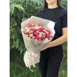 Букет из 25 кустовых роз «Мисти»