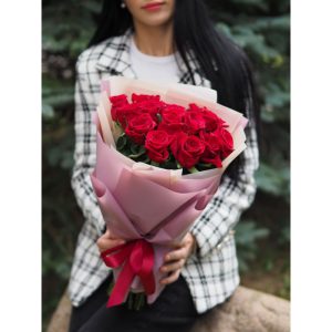 Букет «Ренуар» из 13 алых роз
