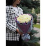 Букет из 21 белой розы «Конфетти»