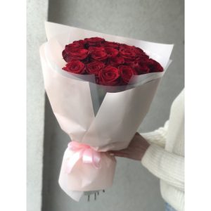 Букет из 25 красных роз «Мисс»