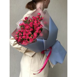 Букет из 25 кустовых роз «Леди»