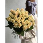 Букет из 31 розы «Малиновый десерт»