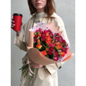 Букет из 15 кустовых роз «Луна»