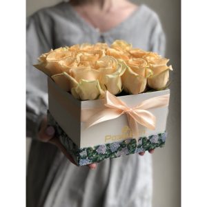 Коробка «Ваниль» из 17 роз